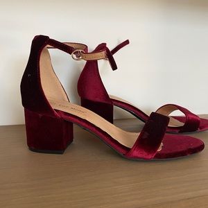 Velvet Strappy Block Heel in Burgandy Size 7.5